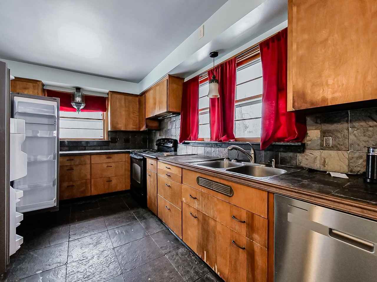 9745 Marshall Rd - Photo 2 of 34