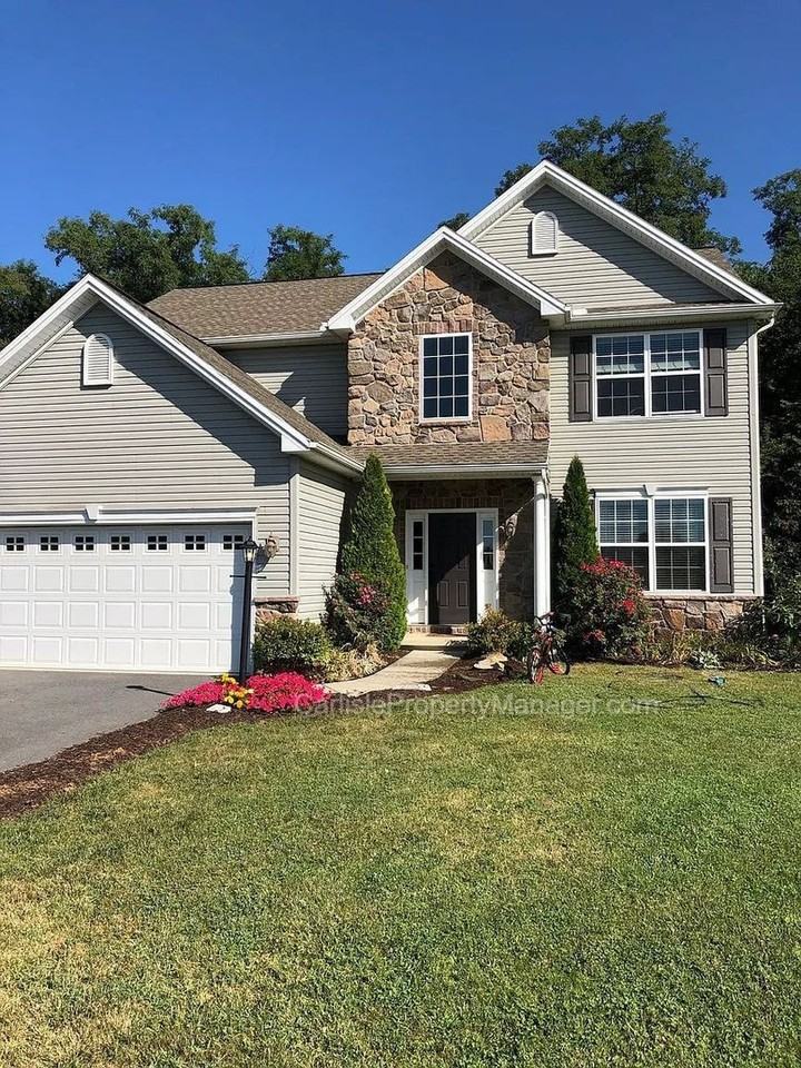 110 Fuller Way - Photo 2 of 33