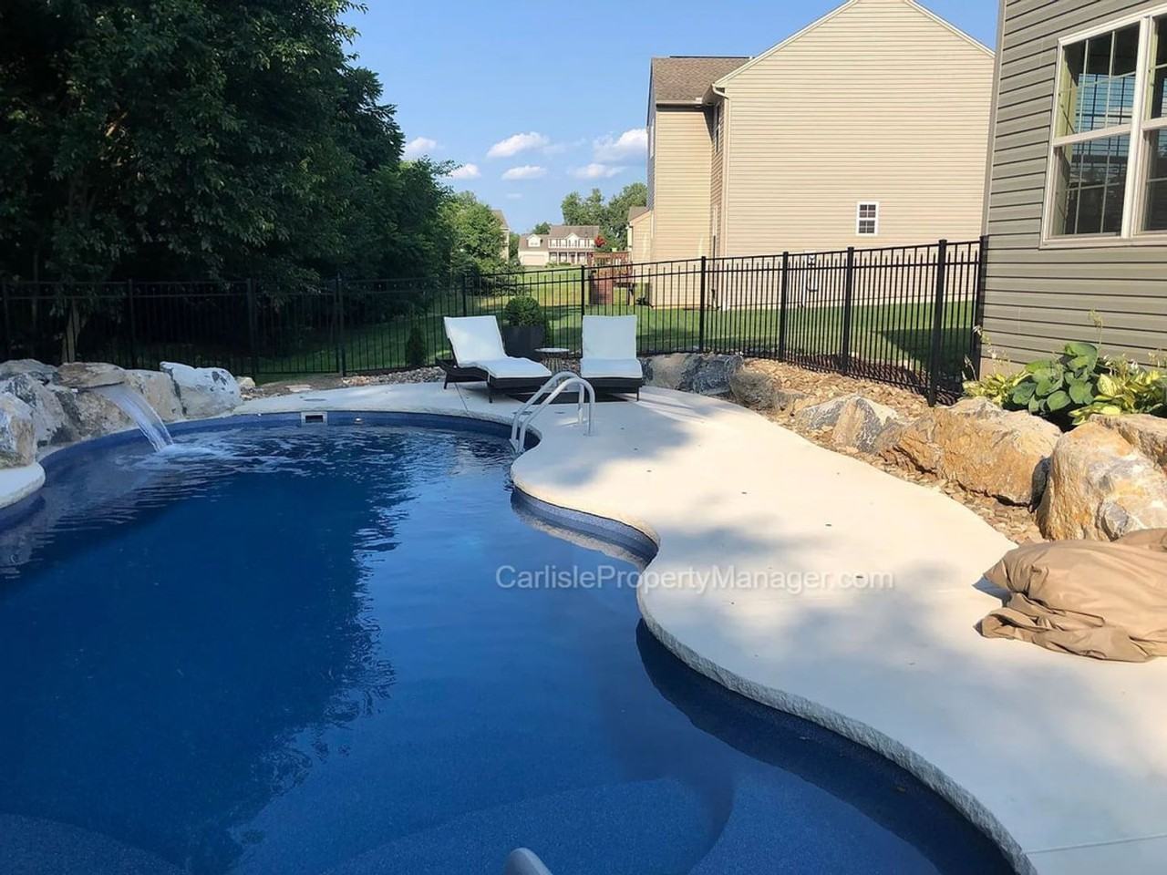 110 Fuller Way - Photo 3 of 33