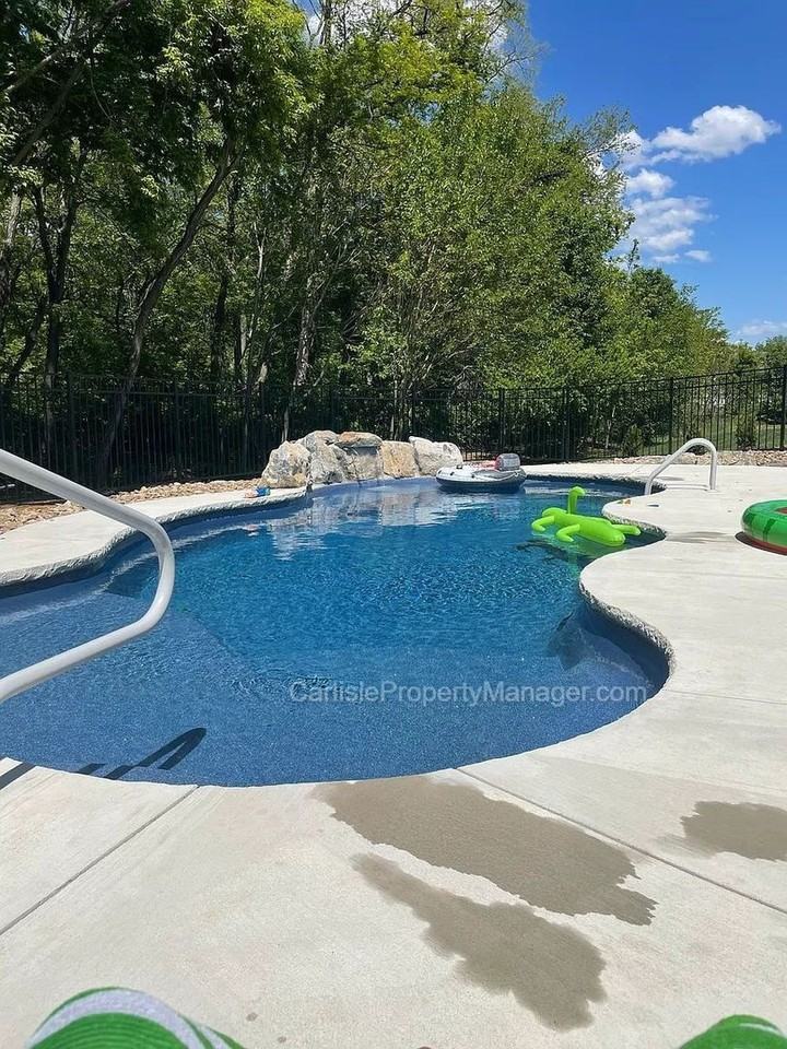 110 Fuller Way - Photo 4 of 34