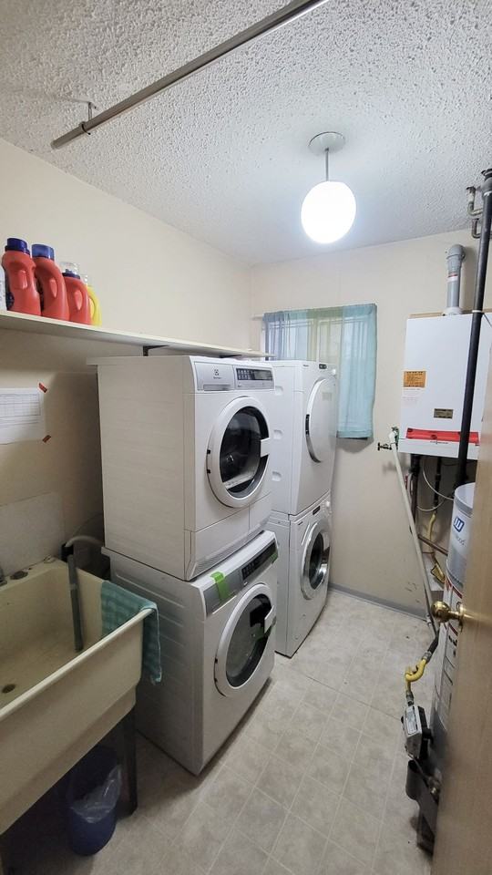 5608 Lanark St - Photo 5 of 18