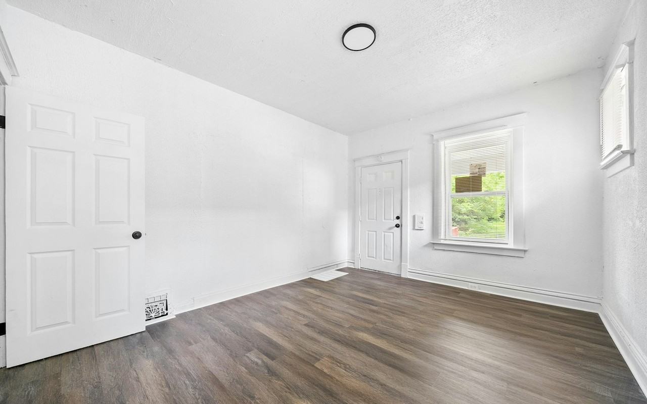 6016 Garesche Avenue - Photo 7 of 23