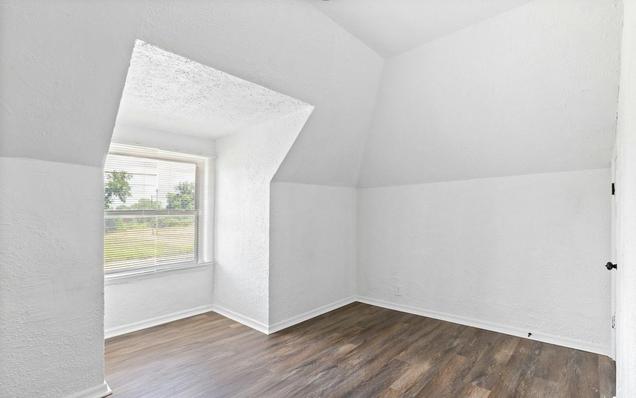 3019 Union Boulevard - Photo 3 of 22