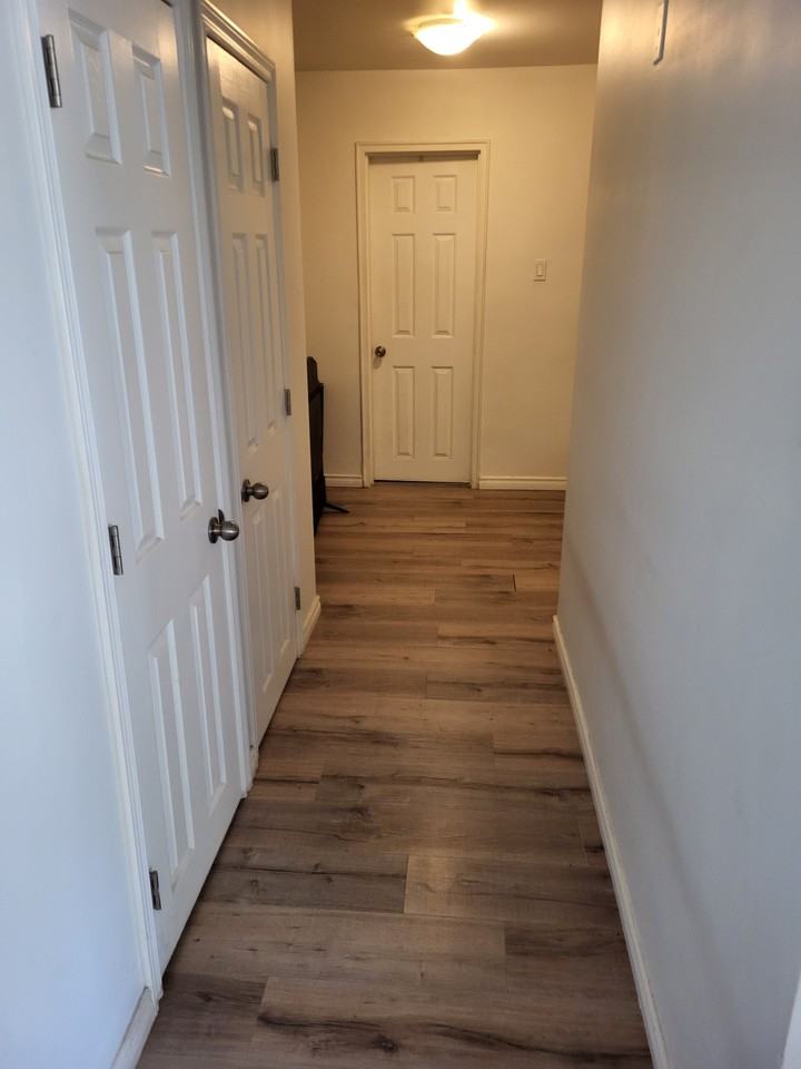 264 Fairway Road North - Photo 3 of 6