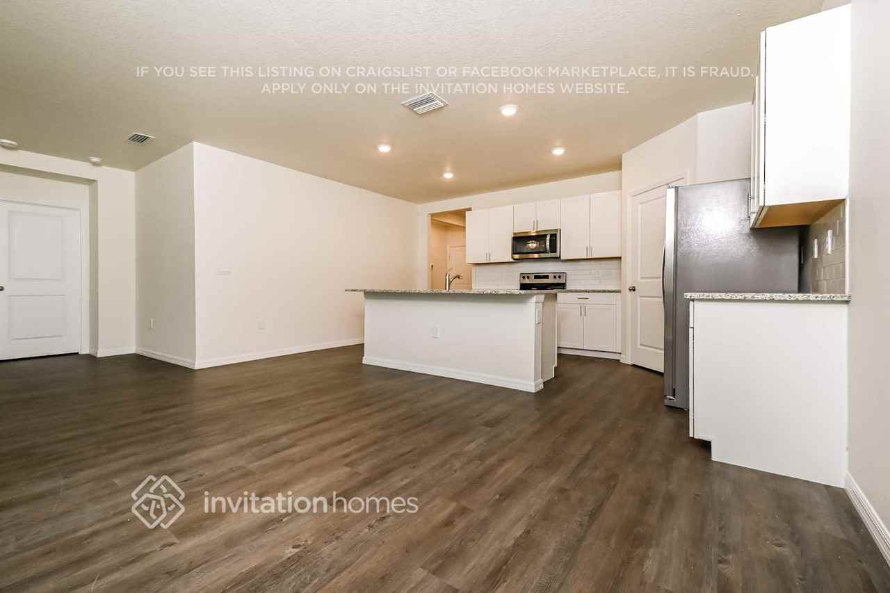 7813 Harbor Moor Dr - Photo 5 of 18