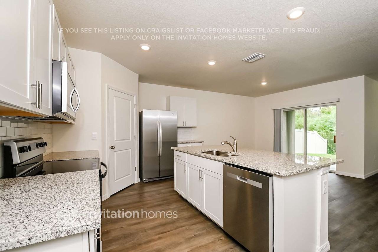 7813 Harbor Moor Dr - Photo 7 of 18