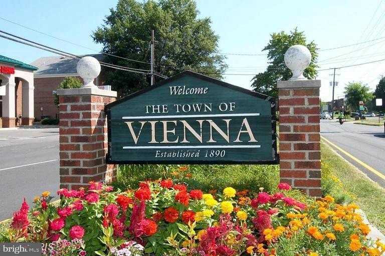 311 Maple Ave W - Photo 2 of 8