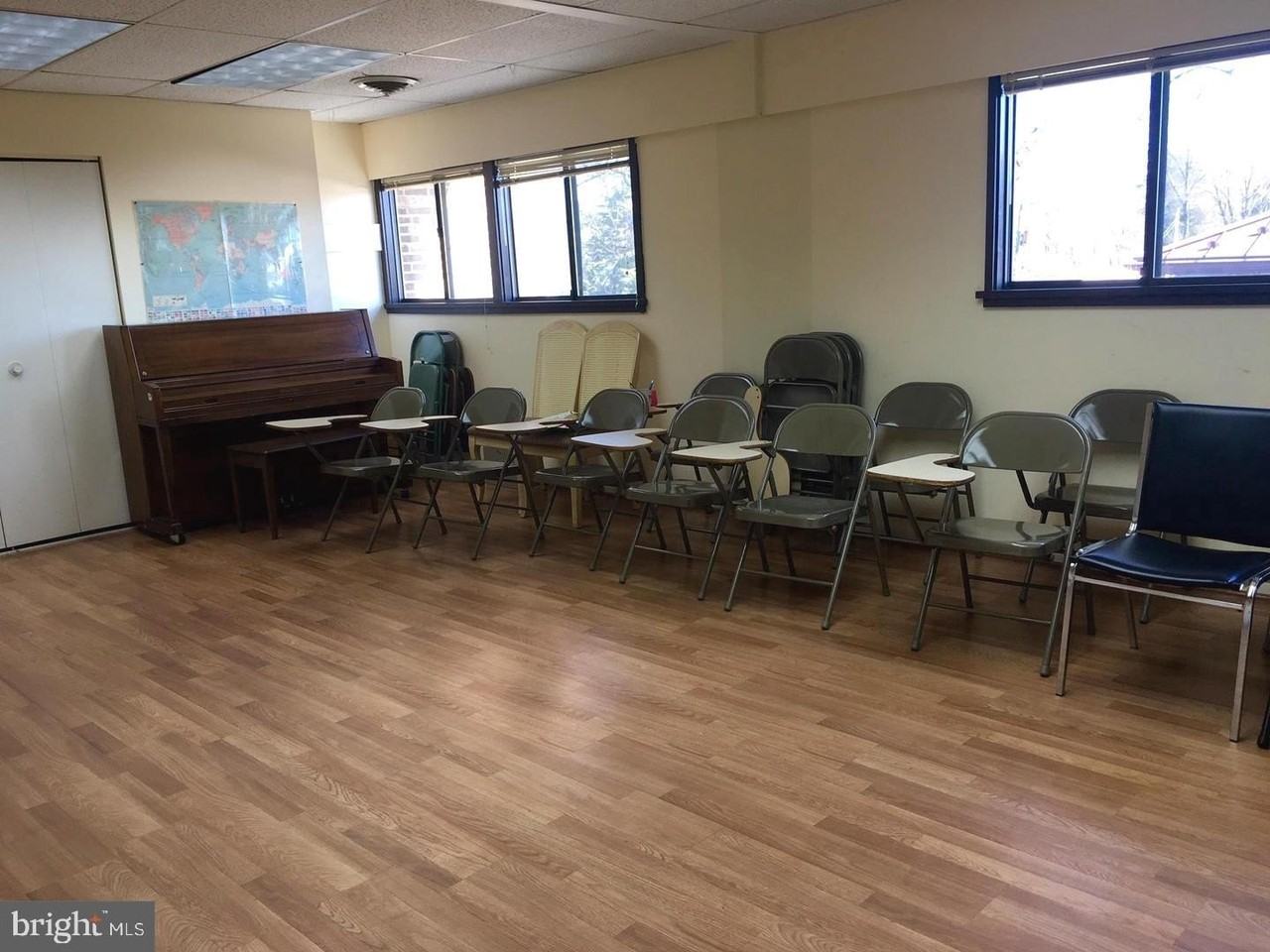 311 Maple Ave W - Photo 4 of 8