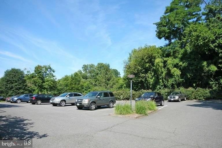 311 Maple Ave W - Photo 6 of 8