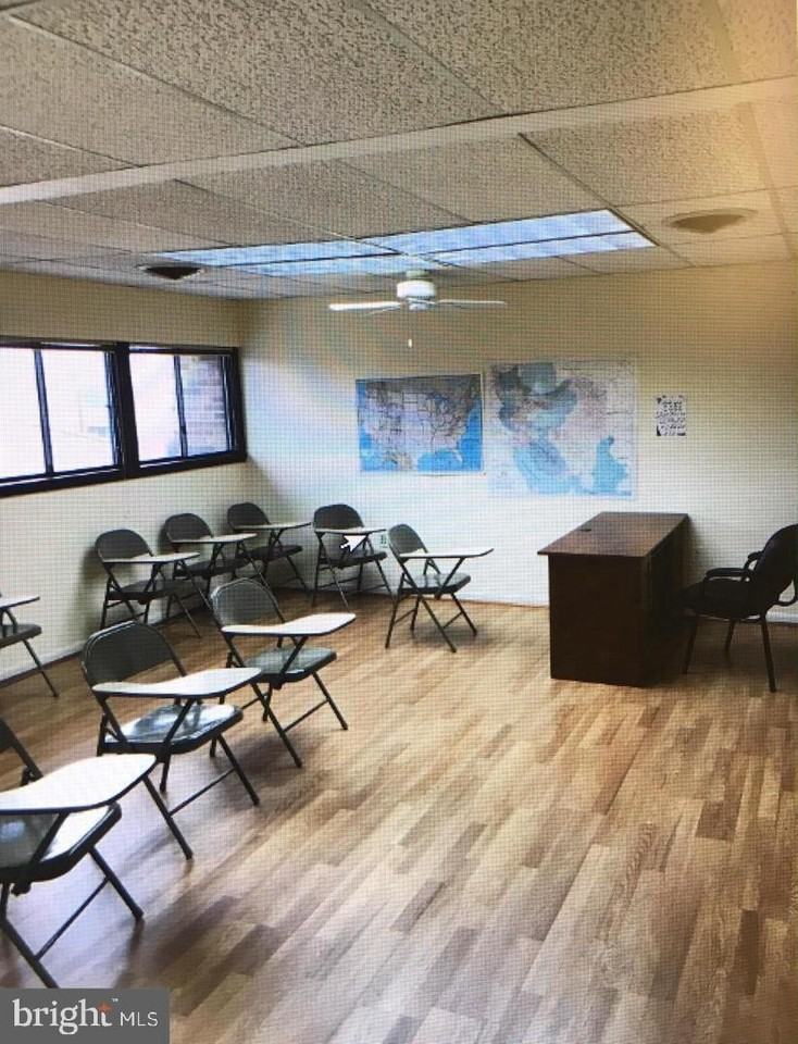 311 Maple Ave W - Photo 7 of 8