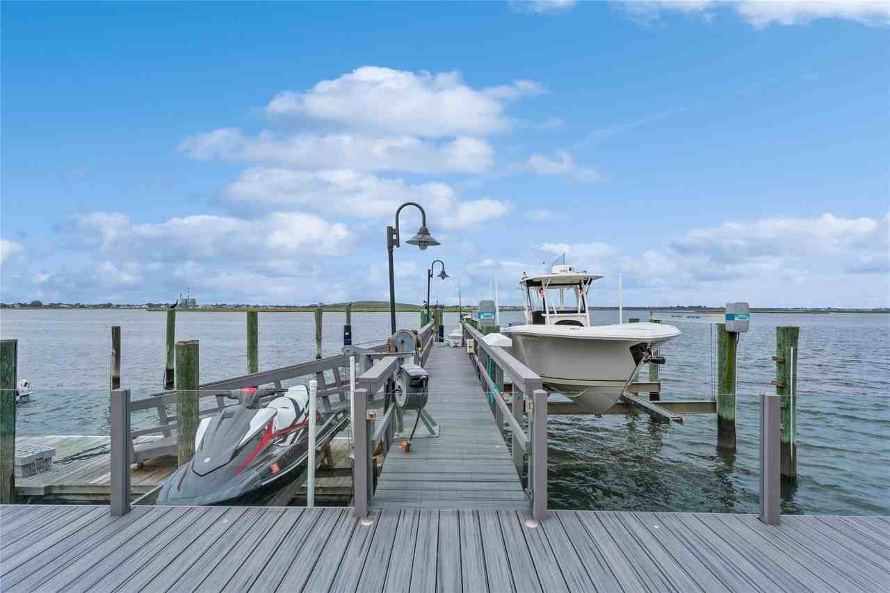 319 Harbor Dr - Photo 5 of 33