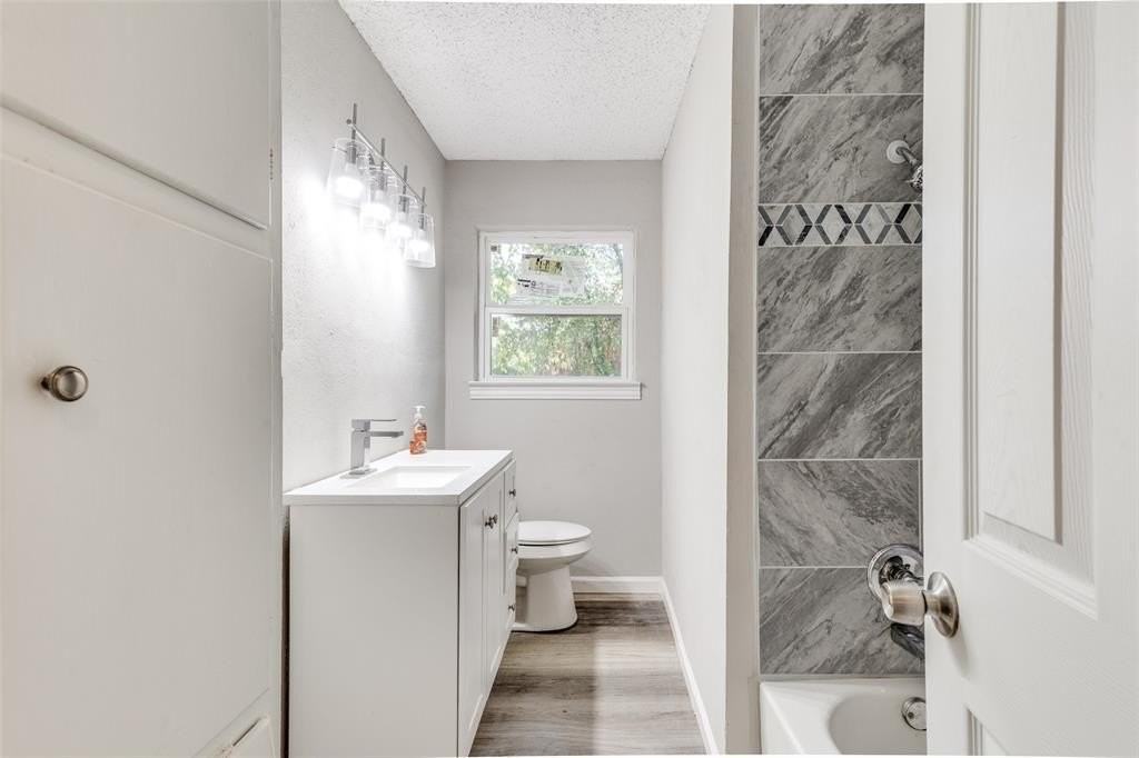 1541 Cloverdale Drive - Photo 3 of 12