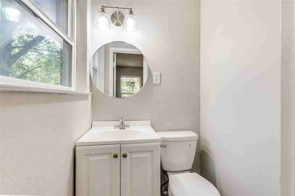 1541 Cloverdale Drive - Photo 4 of 12