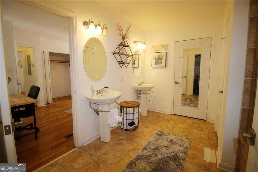 1875 Brewer Blvd Sw - Photo 5 of 6