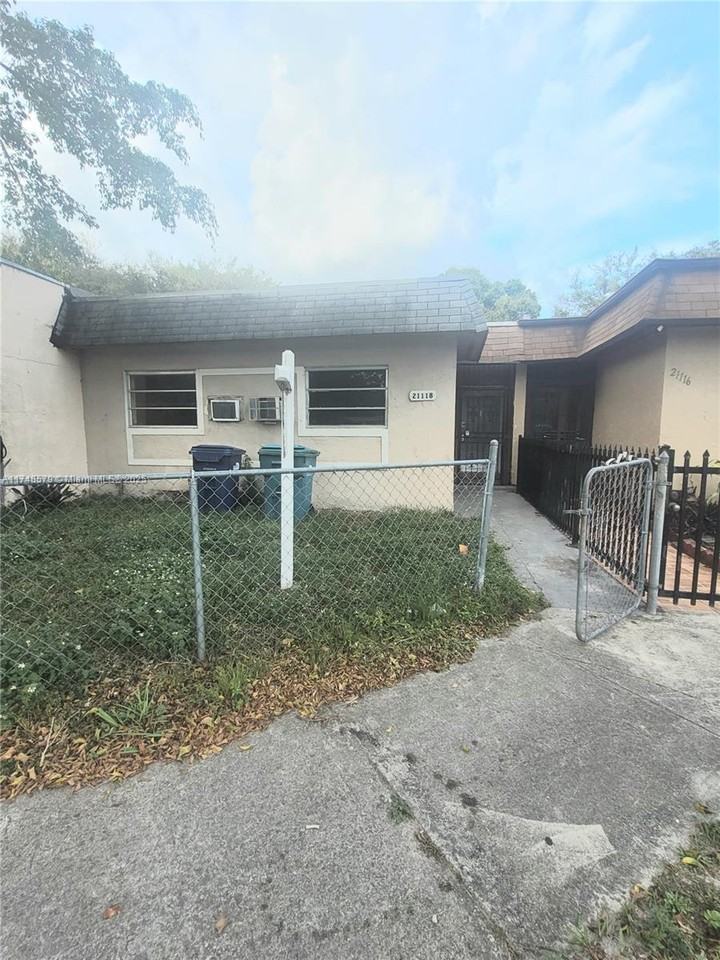 21118 Nw 39th Ave - Photo 2 of 31