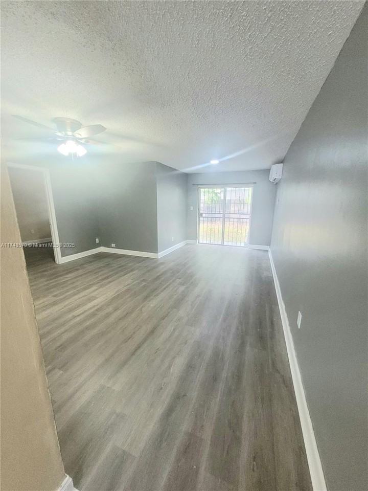 21118 Nw 39th Ave - Photo 7 of 31