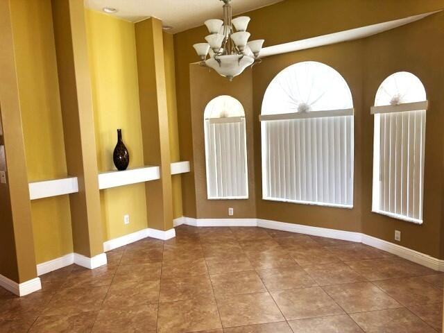 3417 Southeast Hart Circle - Photo 5 of 32