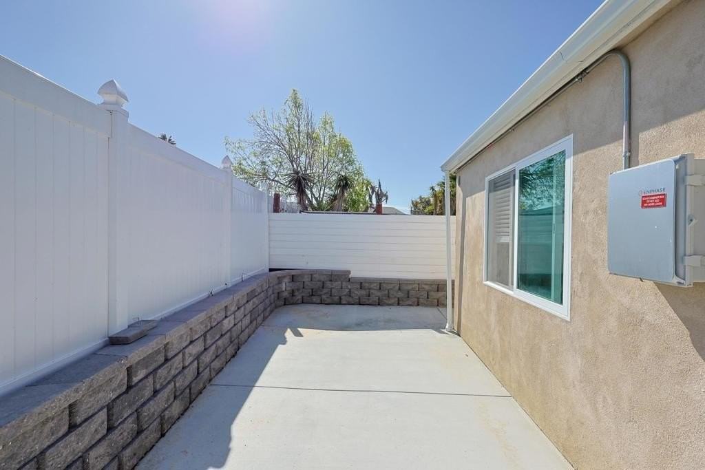 141 Buccaneer Dr - Photo 4 of 31