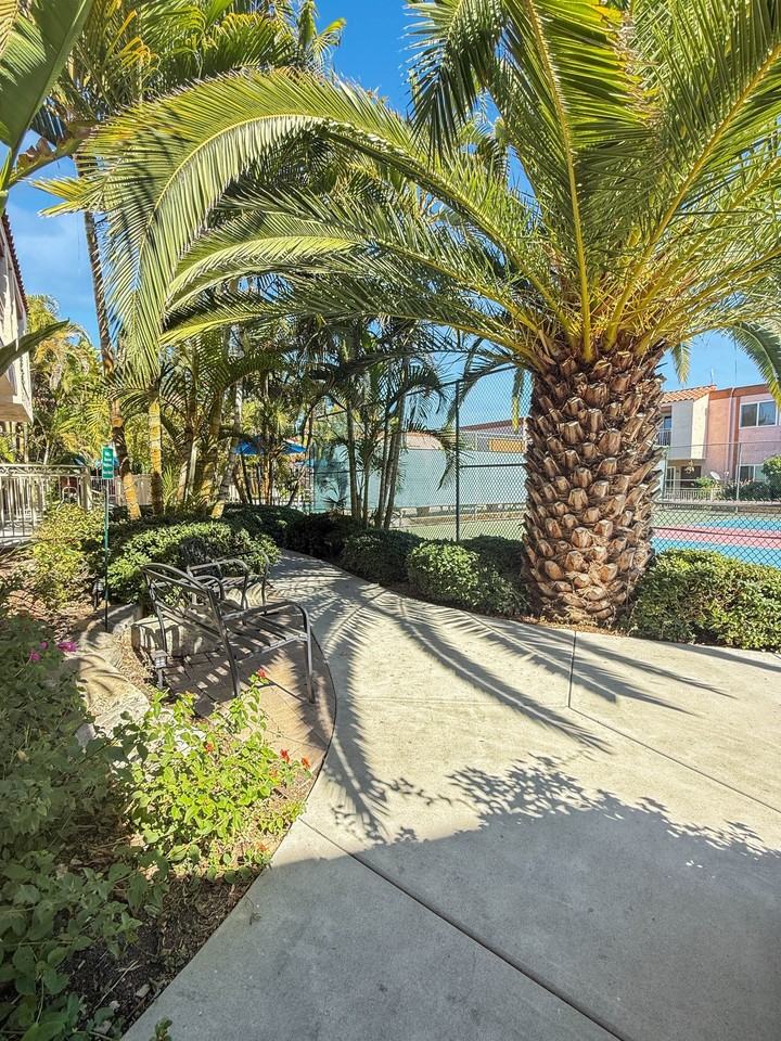 Hourglass Park Apartments - Photo 4 of 6