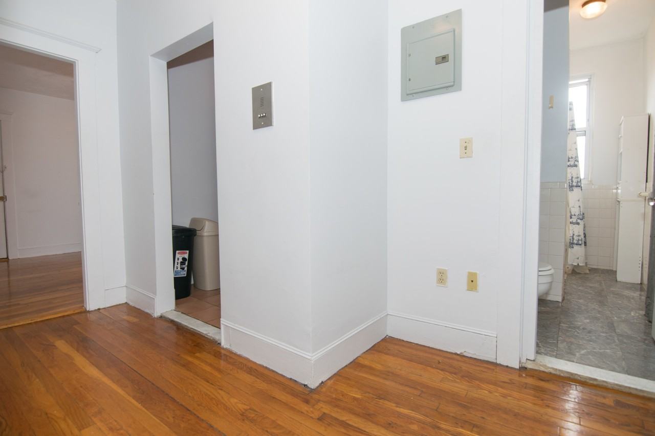 Scottfield Rd. & Comm Ave. #12 - Photo 2 of 9
