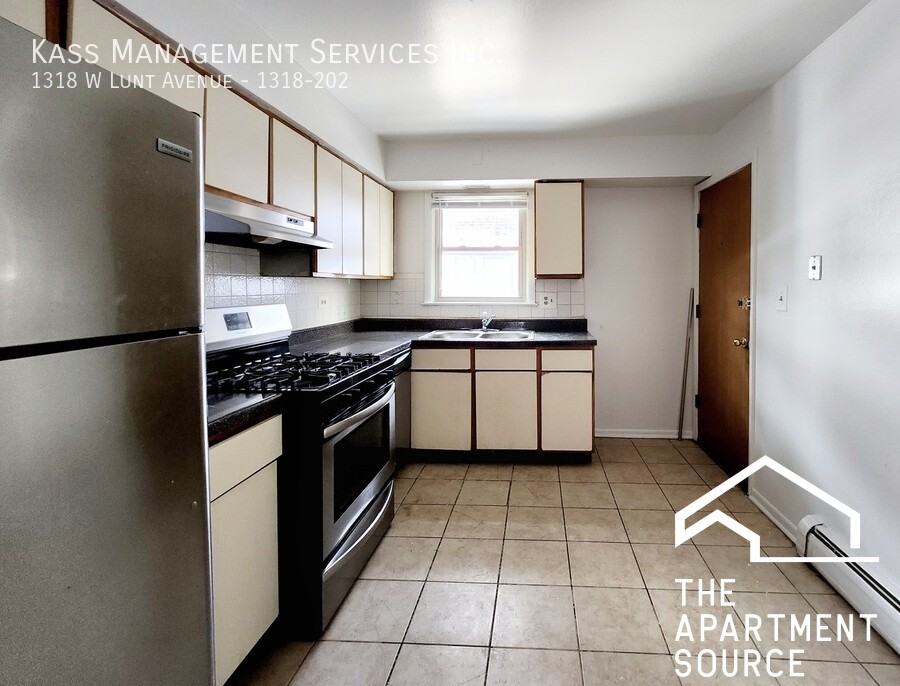 1318 W Lunt Ave #202 - Photo 2 of 8