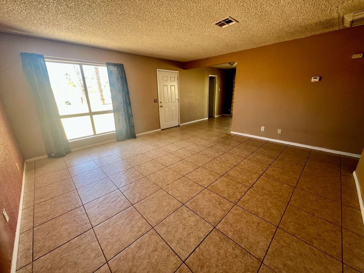 6001 Mariposa Avenue - Photo 5 of 25