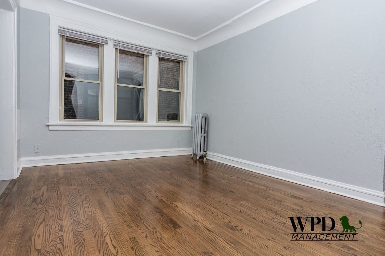 7635 S East End Ave - Photo 4 of 8