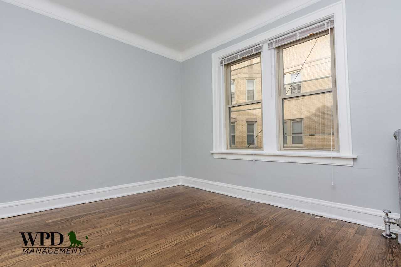 7635 S East End Ave - Photo 5 of 8