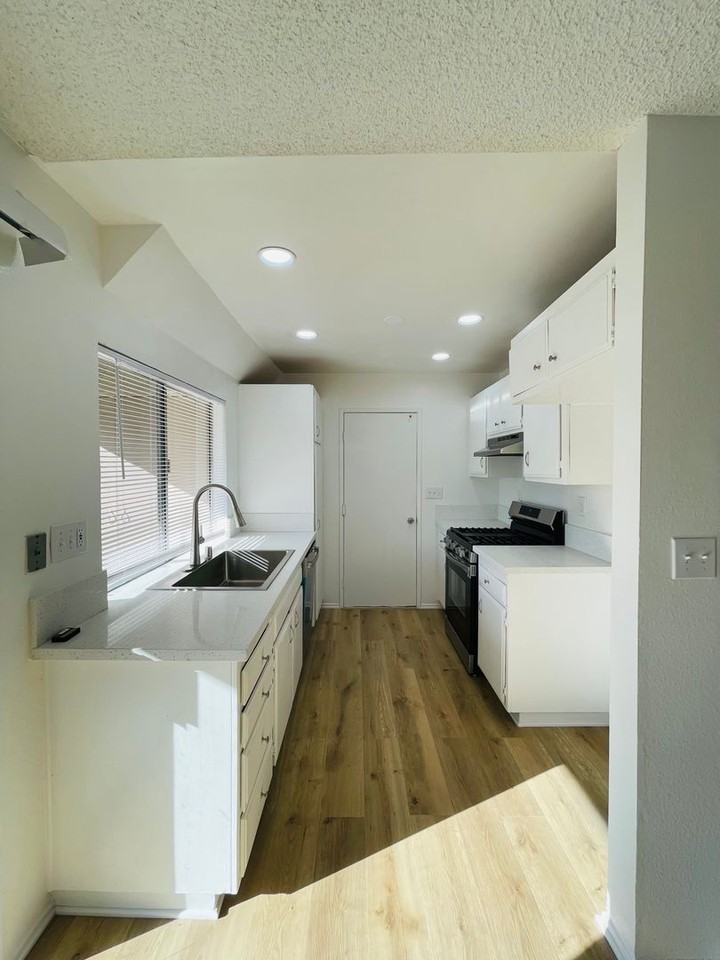 1214 Llama Ct - Photo 4 of 29