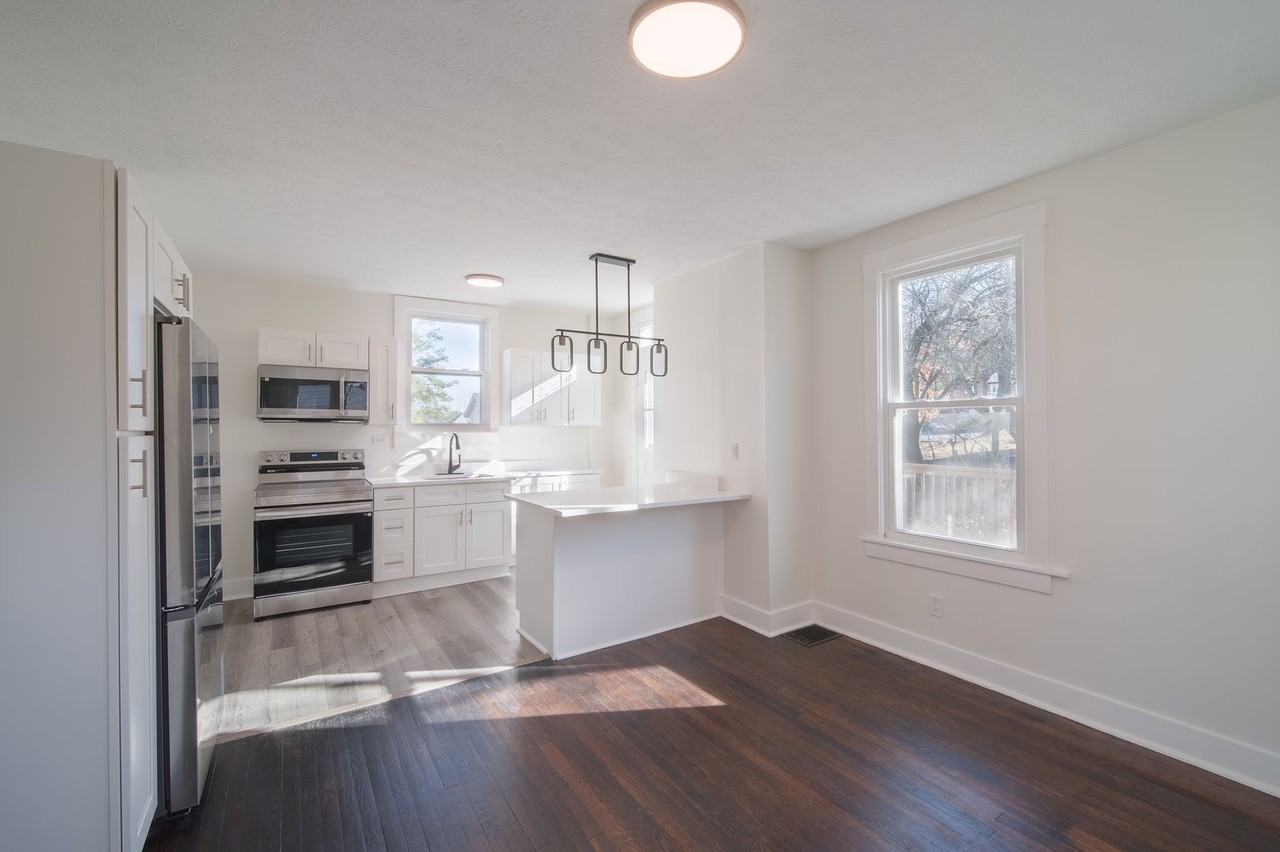 3215 Broadway Ave - Photo 3 of 24