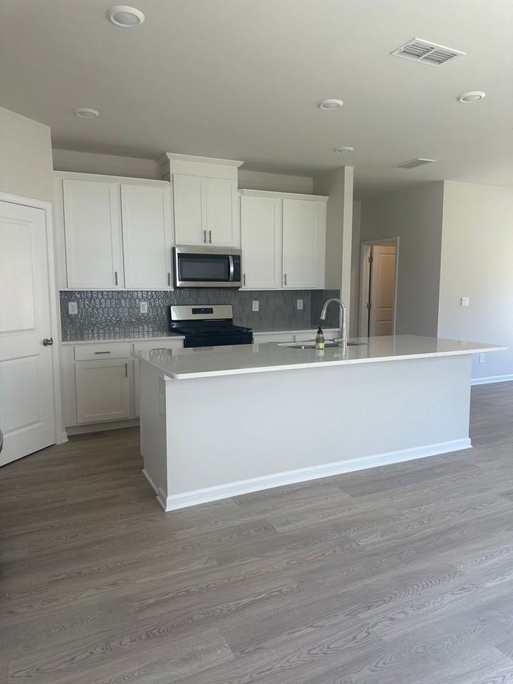 3645 Shore Wood Ave - Photo 4 of 20