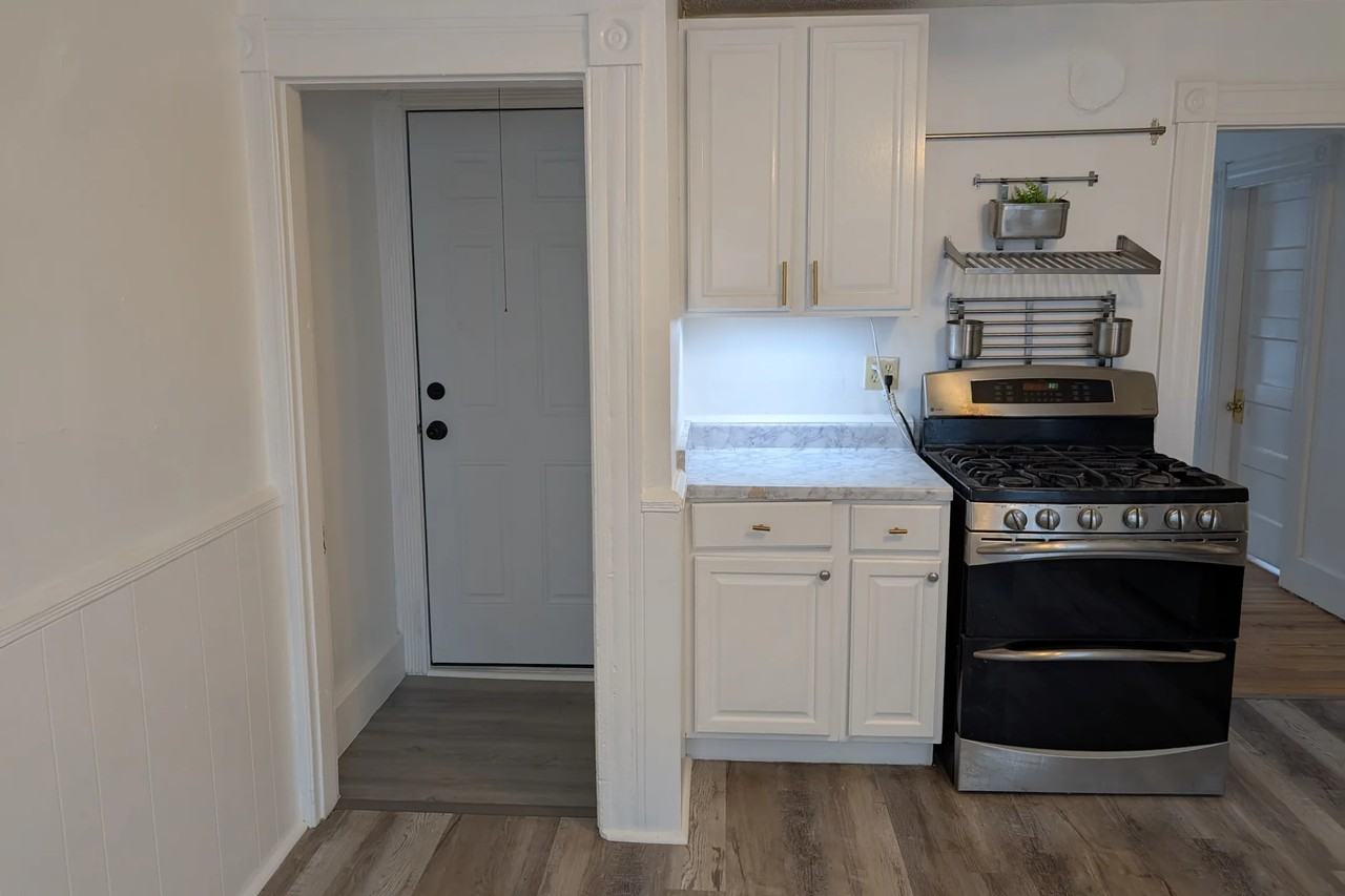 112 Feldspar Ave - Photo 3 of 27