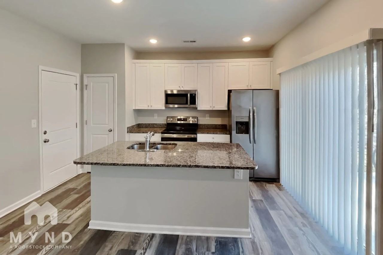 912 S Spencer Ave - Photo 3 of 21