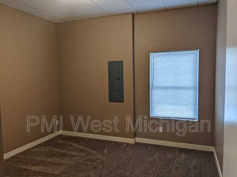 620 S Broadway St #3 - Photo 3 of 11