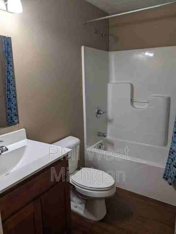 620 S Broadway St #3 - Photo 5 of 11