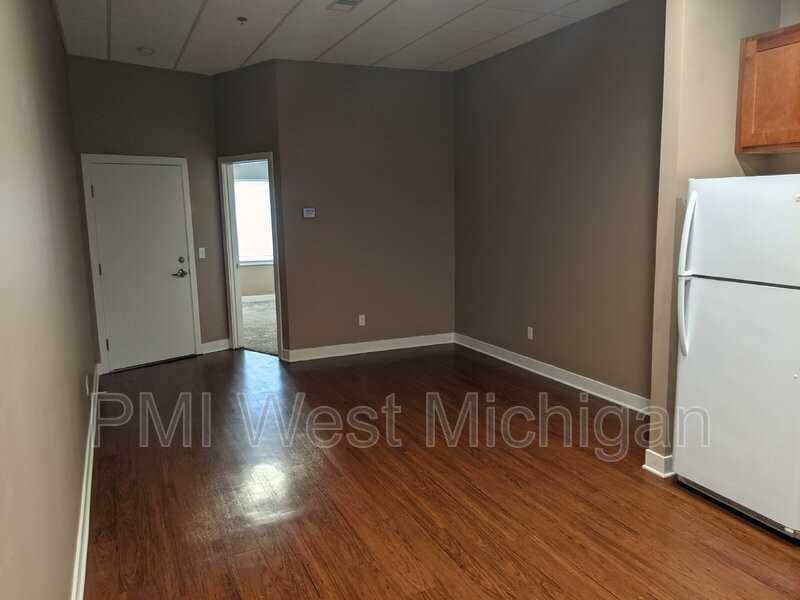 620 S Broadway St #3 - Photo 6 of 11