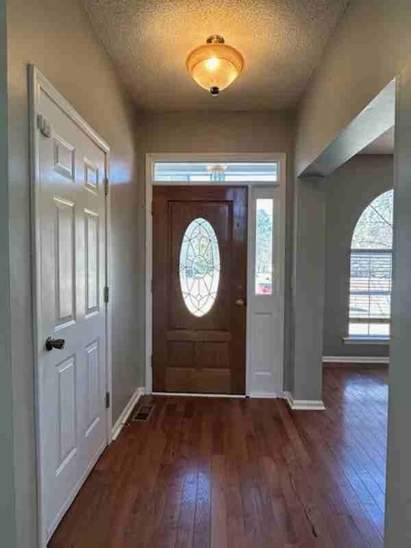 108 Gleneagle Cir - Photo 2 of 27