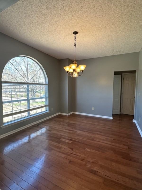 108 Gleneagle Cir - Photo 3 of 27