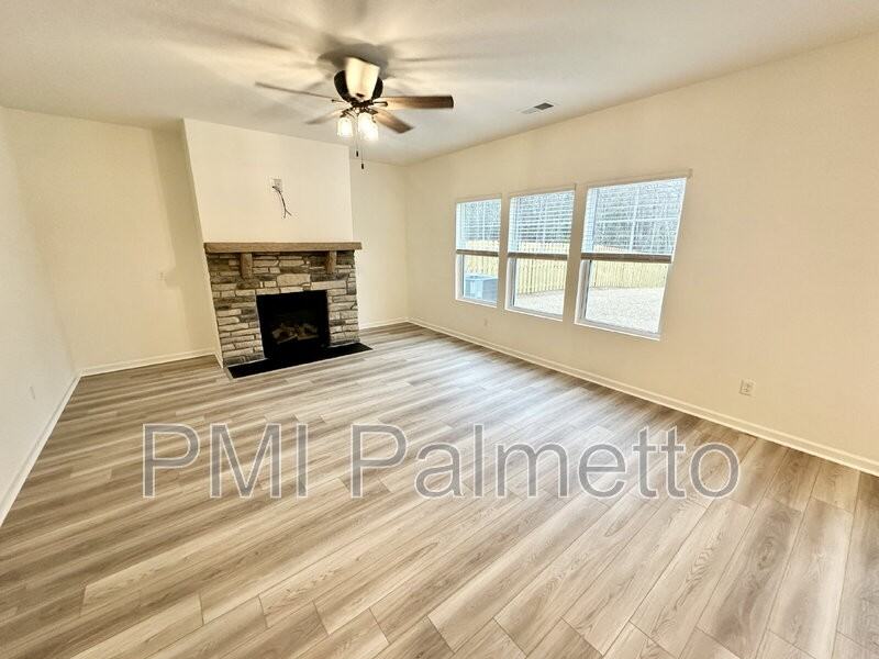 314 Griffon Dr - Photo 3 of 37