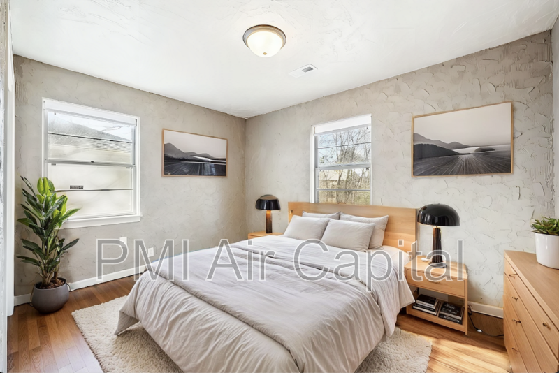 2325 S Hiram St - Photo 4 of 9