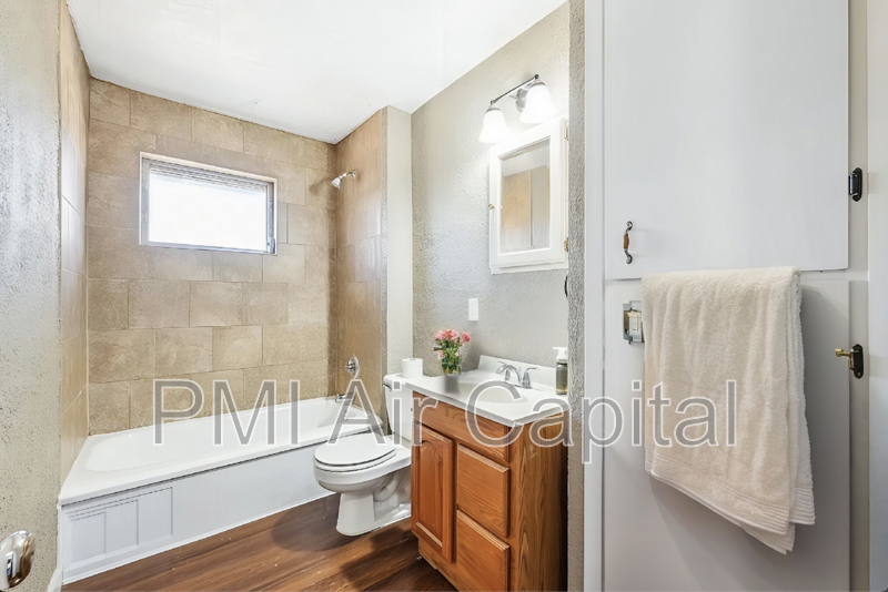 2325 S Hiram St - Photo 5 of 9