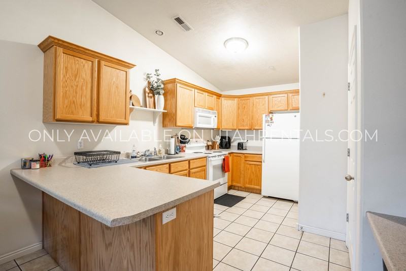 1969 N Canyon Rd #2 - Photo 5 of 21