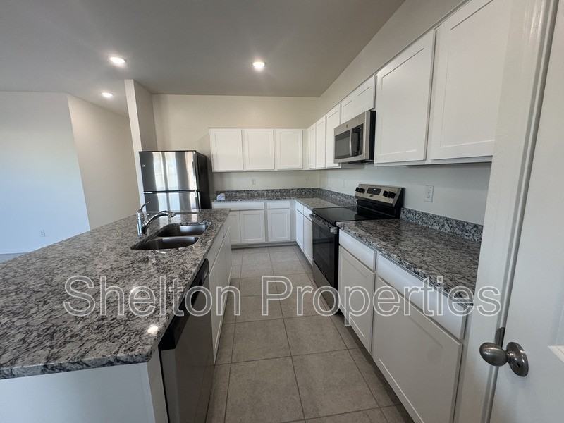 9712 W Odeum Ln - Photo 6 of 17