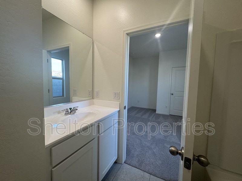 9712 W Odeum Ln - Photo 7 of 17