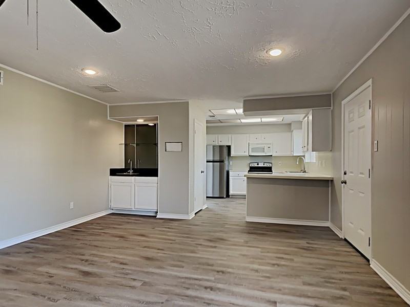 3310 Hampton Dr - Photo 3 of 17