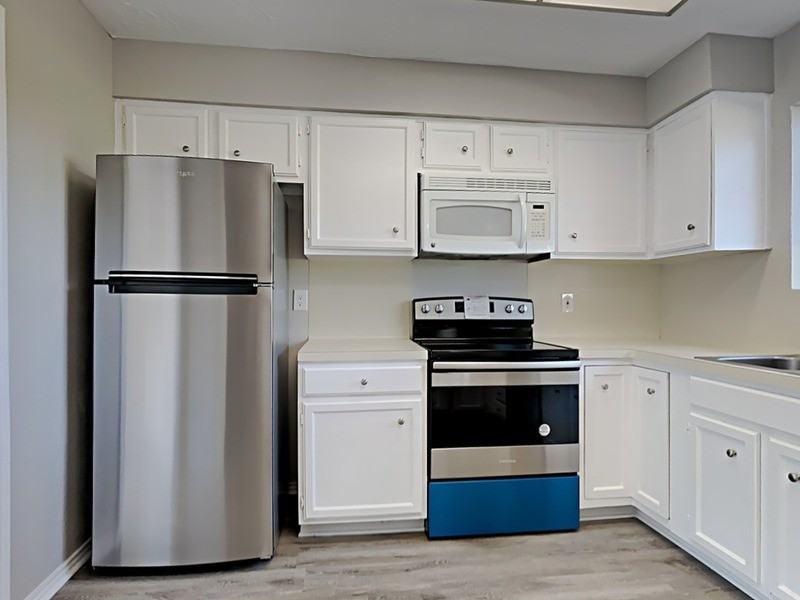 3310 Hampton Dr - Photo 5 of 17