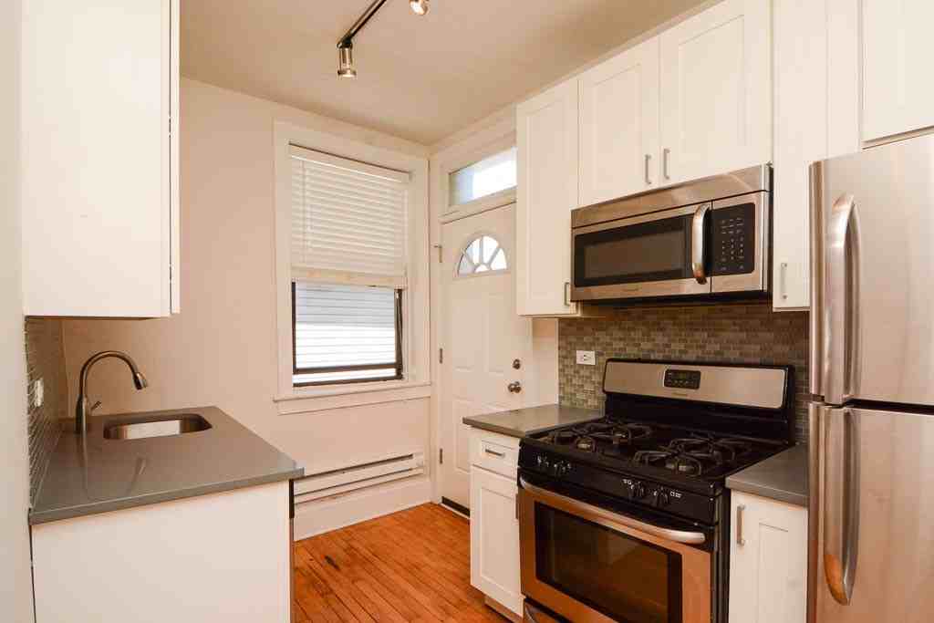 2327 N Rockwell St #3A - Photo 2 of 21