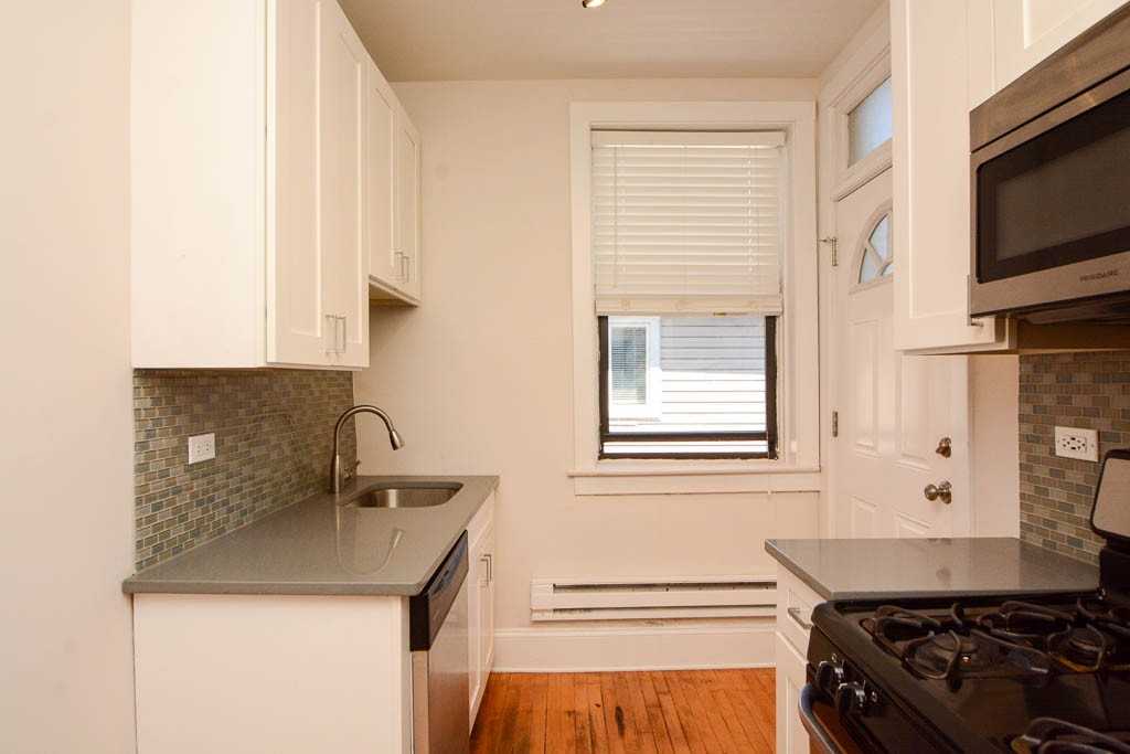 2327 N Rockwell St #3A - Photo 3 of 21