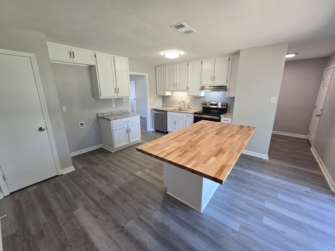 11 Parkridge Dr - Photo 3 of 15