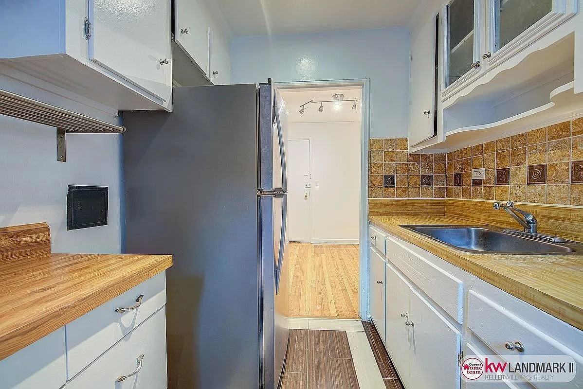 3301 92nd St #3E - Photo 2 of 8